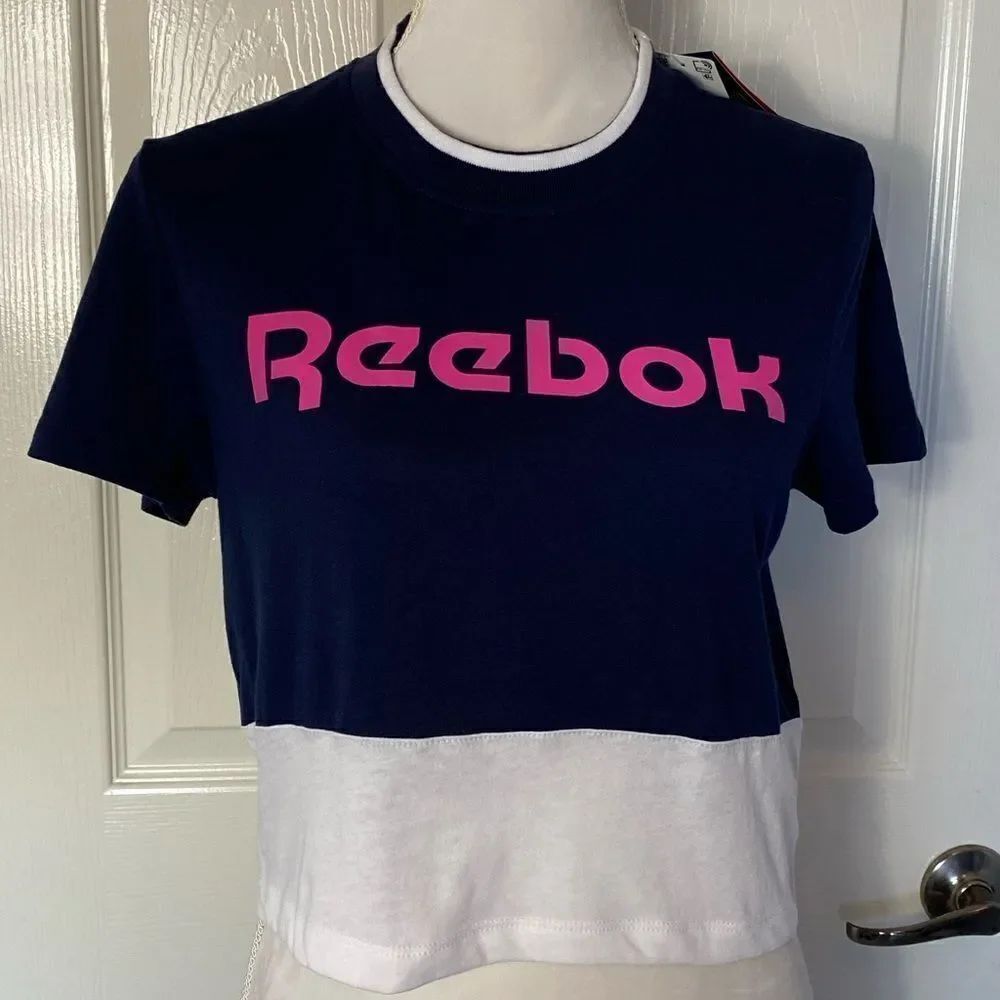 Reebok Women's Training Essentials Linear Logo Short Sleeve Crop Top